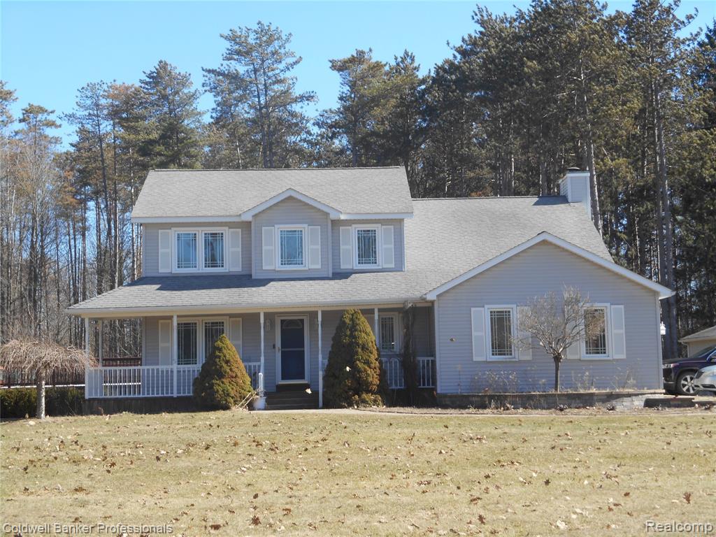 2704 Genny Ridge Drive, Lapeer, MI 48446 — front exterior