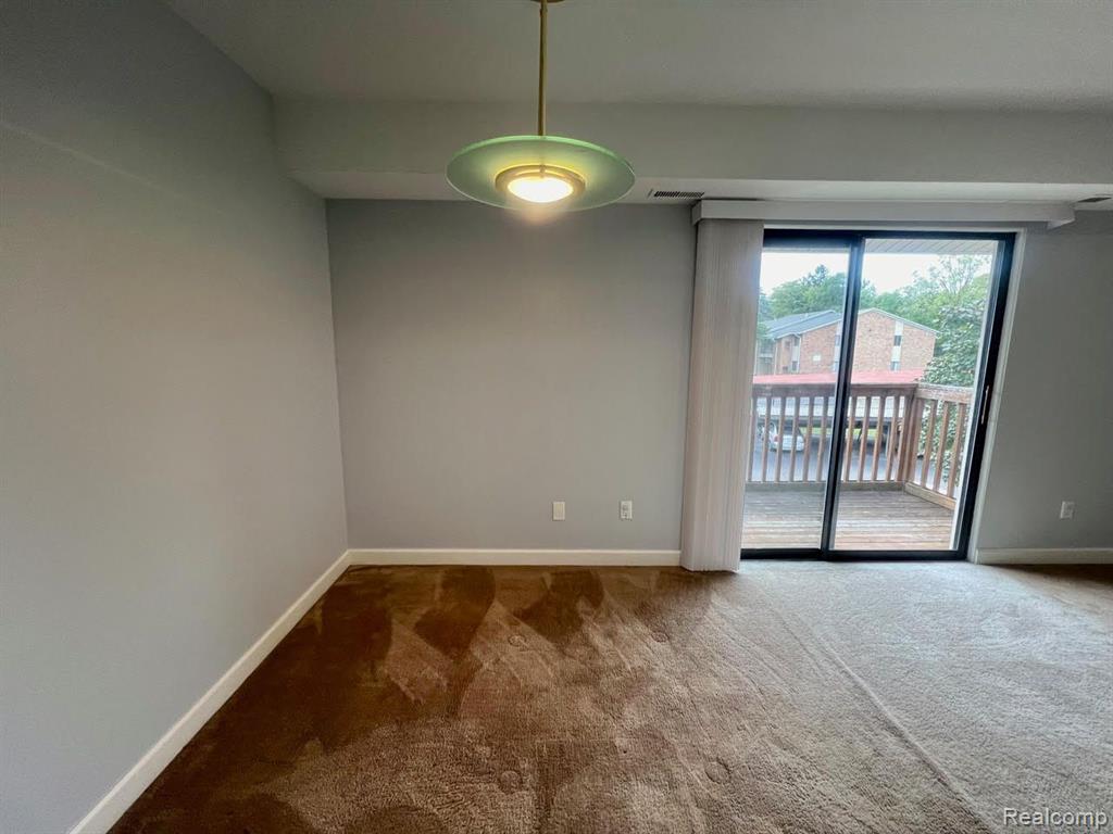30060 W 12 MILE Road, 94, Farmington Hills, MI 48334 — Photo 8