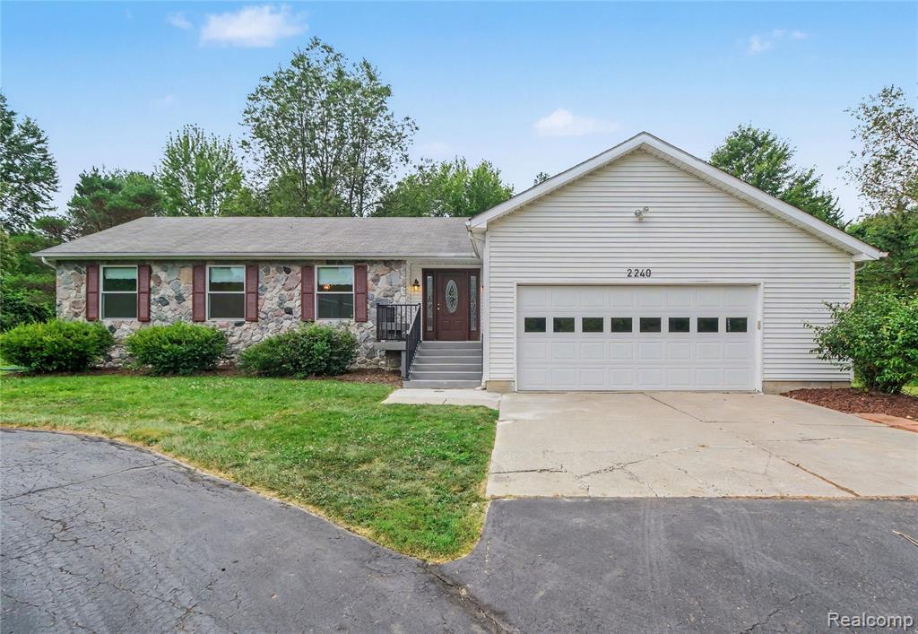 2240 Hidden Lake Trail, Ortonville, MI 48462