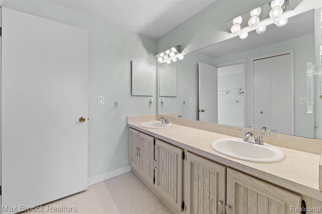 4838 KEW Court, Bloomfield Hills, MI 48301 — Photo 31