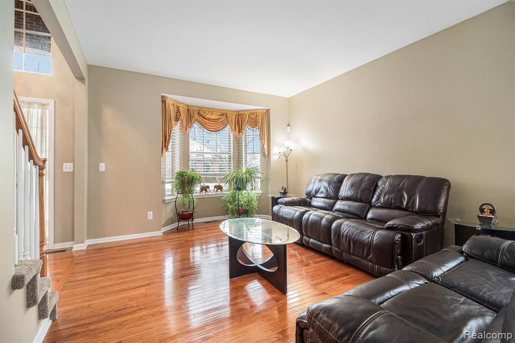 829 Grandview Drive, Commerce Twp, MI 48390 — Photo 7