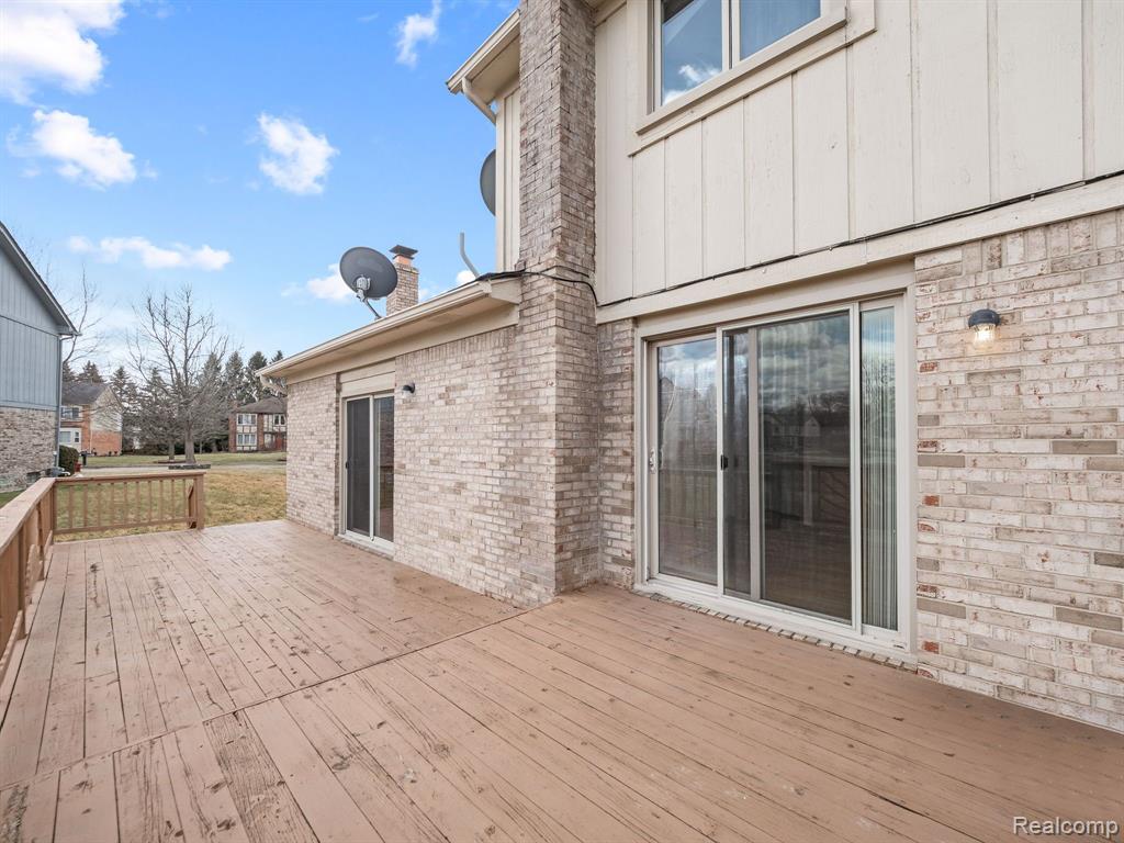 5079 W POND Circle, West Bloomfield, MI 48323 — Photo 32