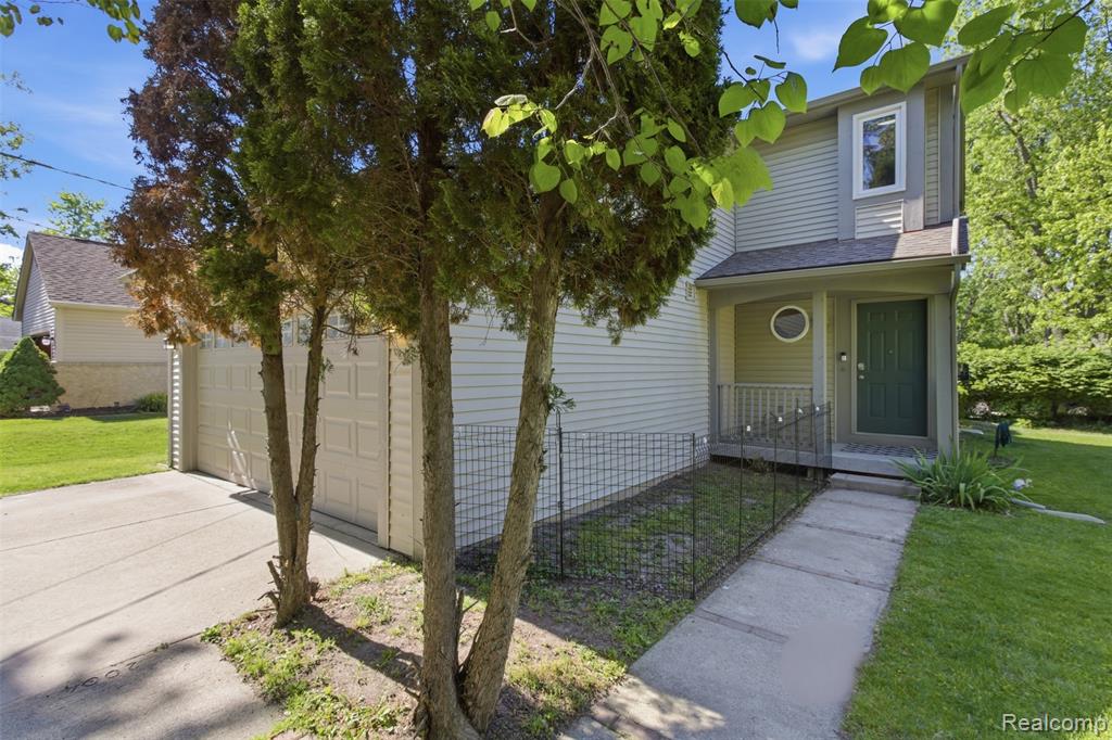 6790 Edwood Avenue, West Bloomfield, MI 48324 — Photo 4