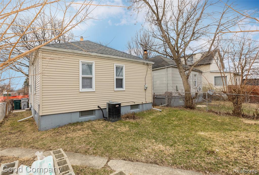 20747 Caledonia Avenue, Hazel Park, MI 48030 — Photo 26