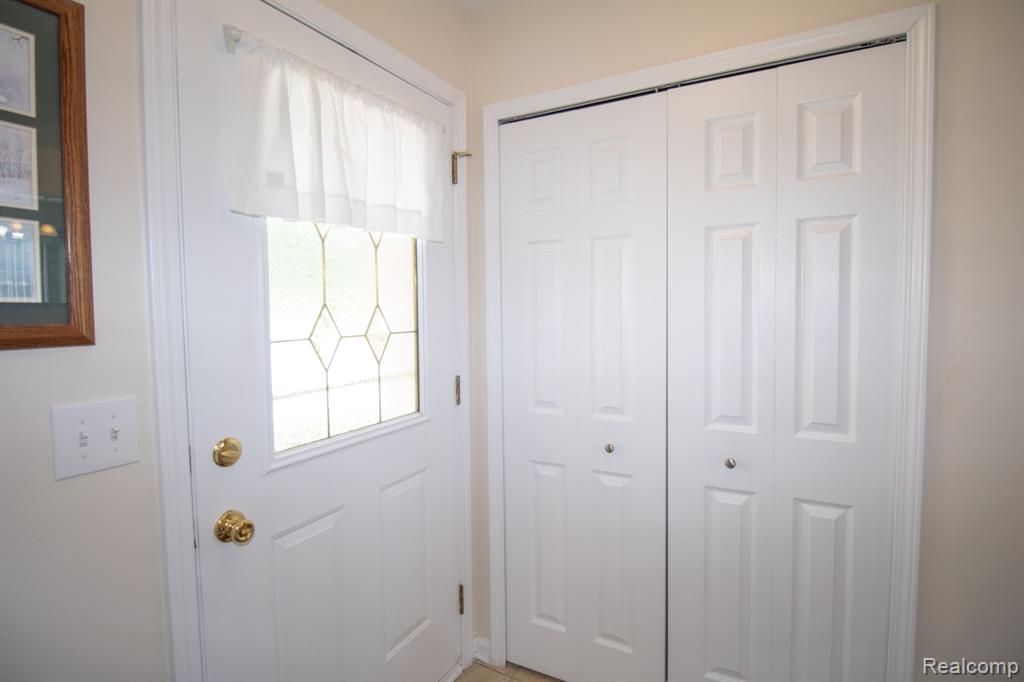 4102 Hunters Circle E, Canton, MI 48188 — Photo 7