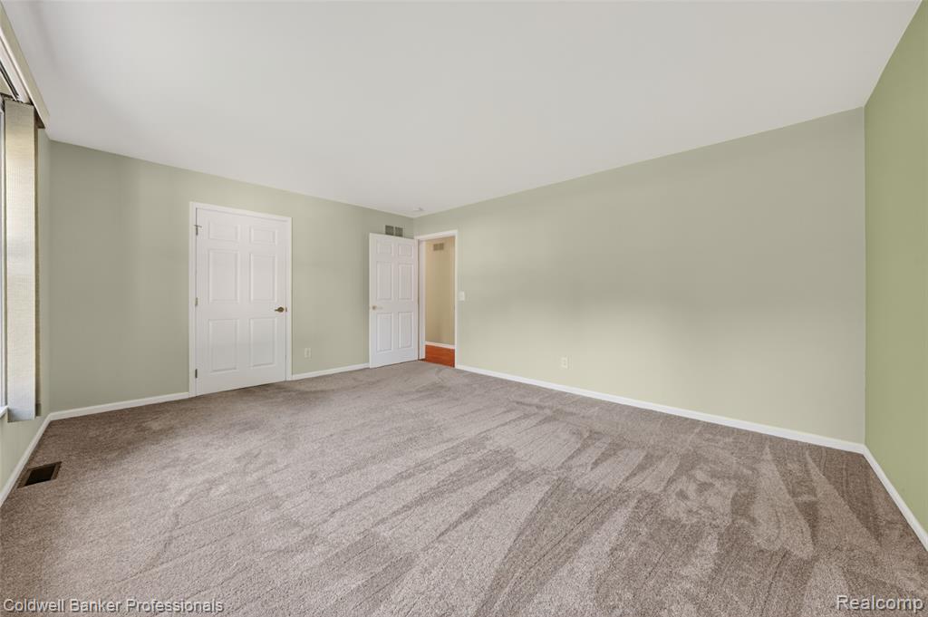 2470 Winkleman Drive, Waterford, MI 48329 — Photo 20