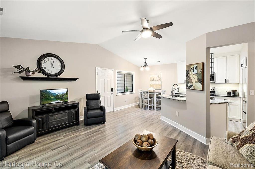 423 WATER TOWER Circle, 100, Brighton, MI 48116 — Photo 32