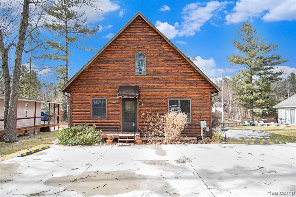 789 Lakeshore Drive, Gladwin, MI 48624 — Photo 2