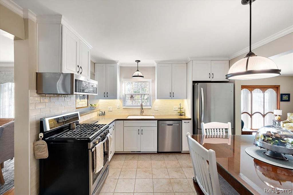24546 Fairway Hills Drive, Novi, MI — Photo 12