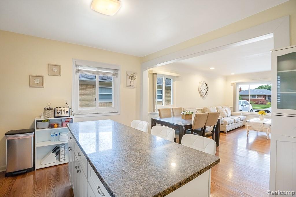 8100 Lochdale Street, Dearborn Heights, MI 48127 — Photo 53