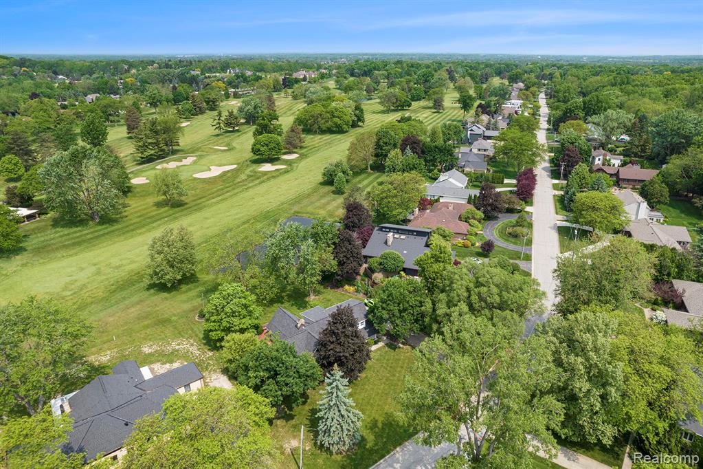 9818 BURNING TREE Drive, Grand Blanc, MI 48439 — Photo 51