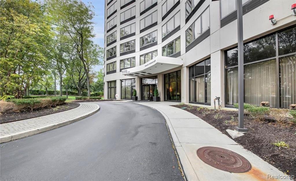 5000 Towncenter Center, Southfield, MI 48075 — Photo 2