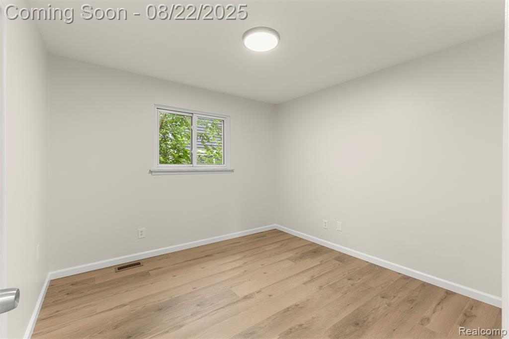 7001 Belton ST Street, Garden City, MI — Photo 17