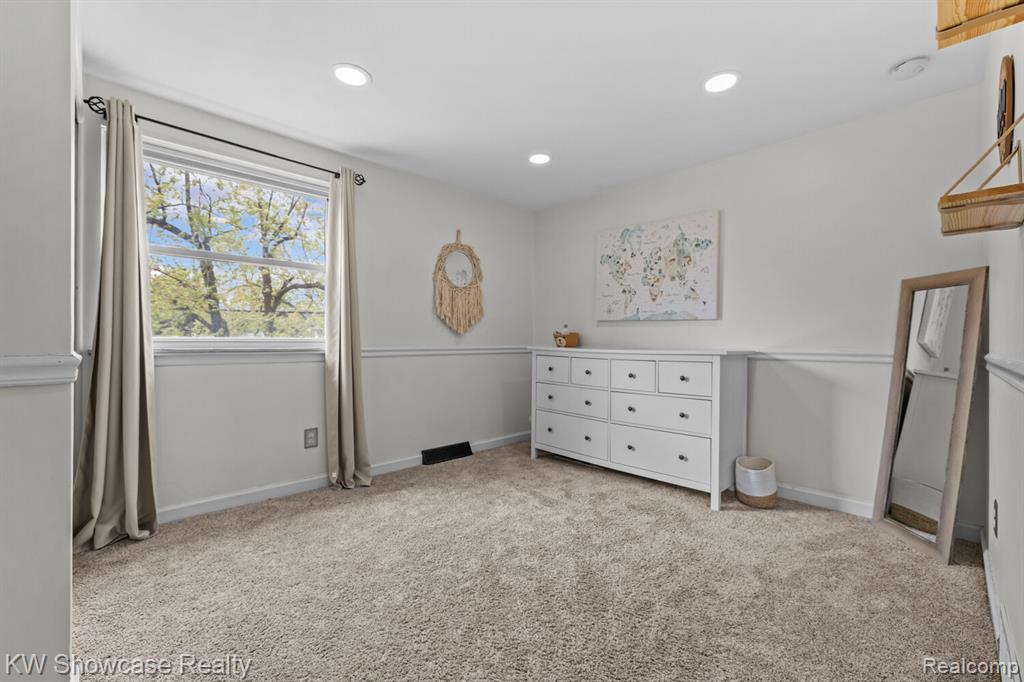 2922 Airport Road, Waterford, MI 48329 — Photo 15
