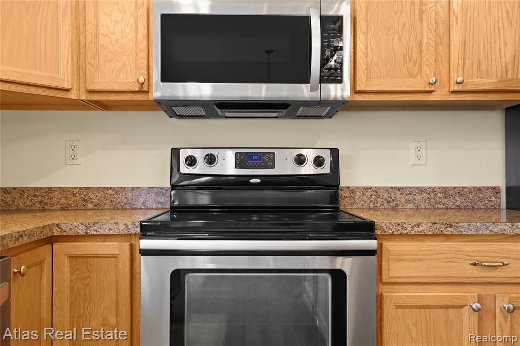 4028 Grand Oaks Court, Burton, MI 48519 — Photo 20