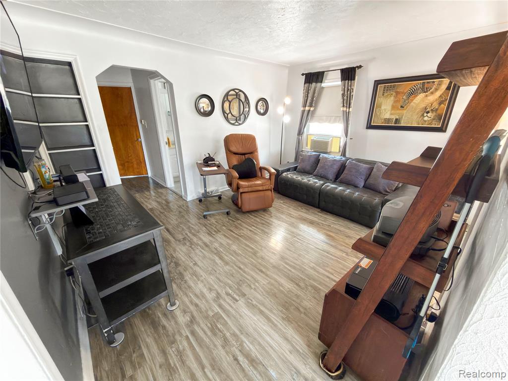 6907 Orchard Avenue, Dearborn, MI 48126 — Photo 5