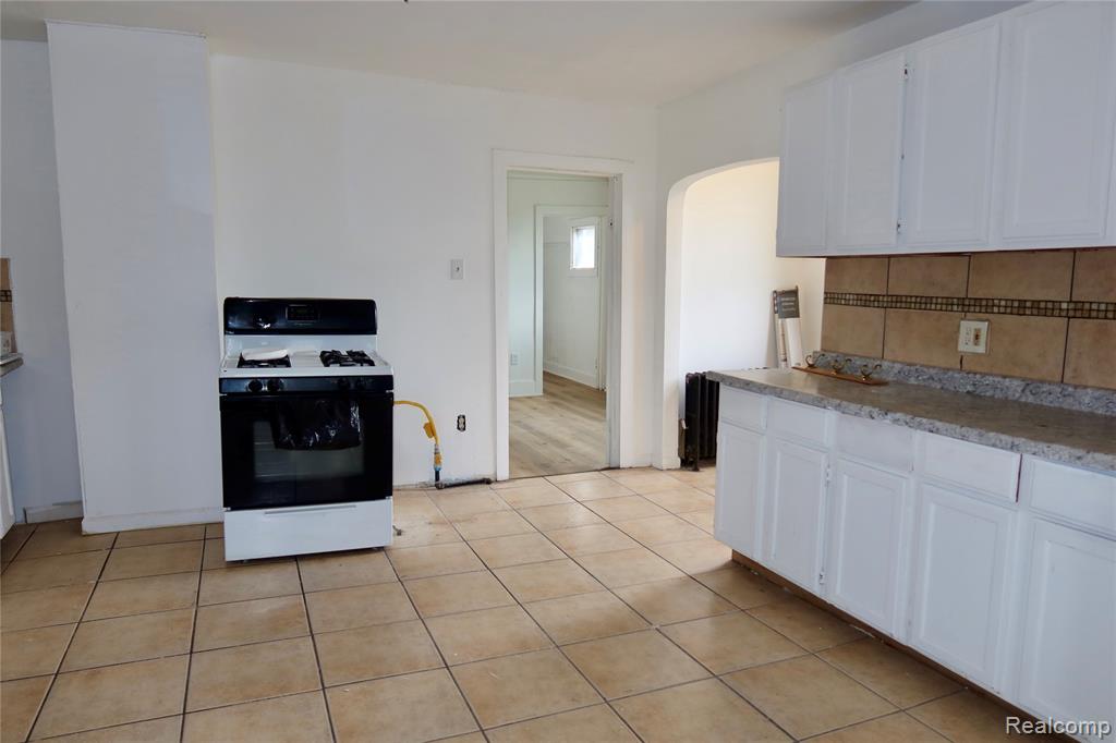 8469 Westminster Avenue, Warren, MI 48089 — Photo 12