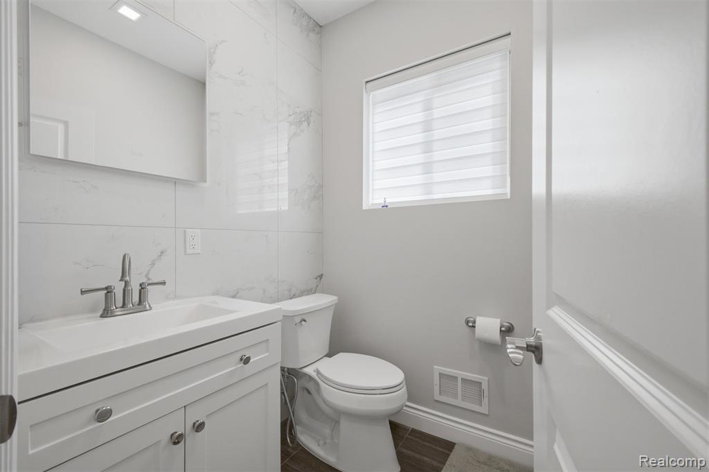26172 Hass Street, Dearborn Heights, MI 48127 — Photo 12