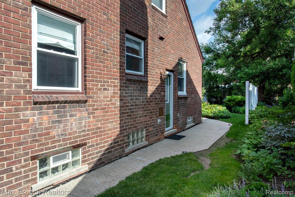 10564 Lasalle Boulevard, Huntington Woods, MI — Photo 52