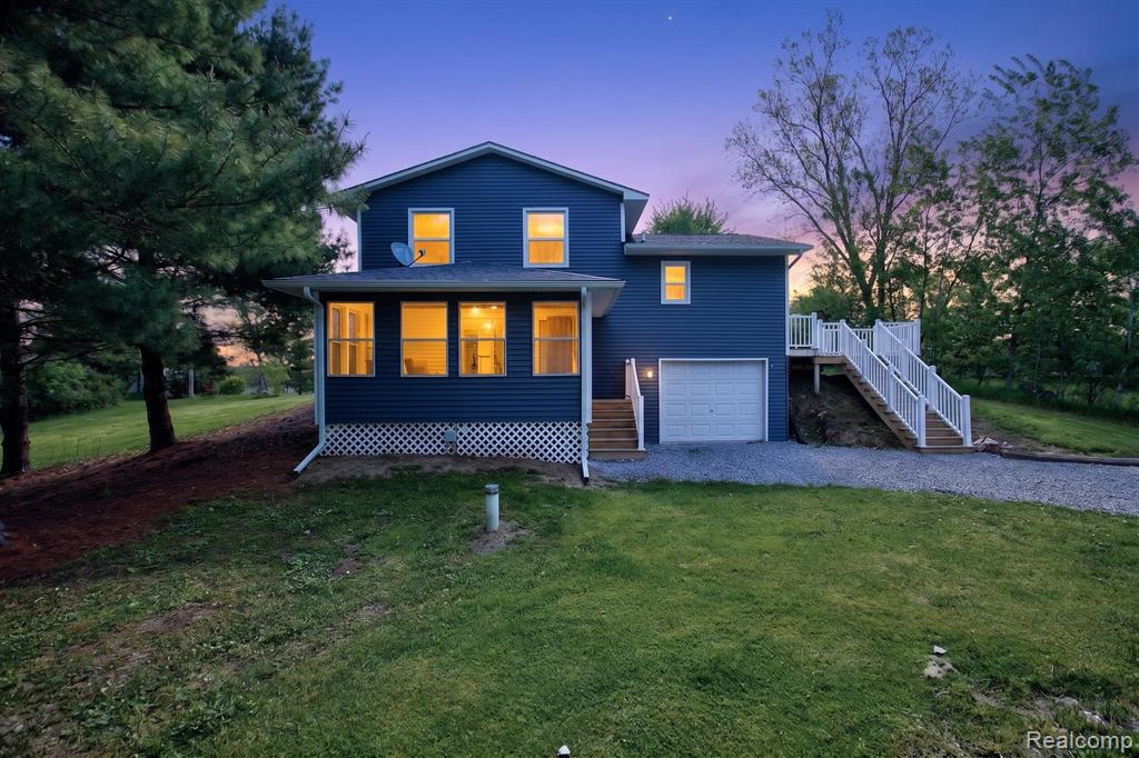 1215 N Oak Road, Davison, MI 48423 — front exterior