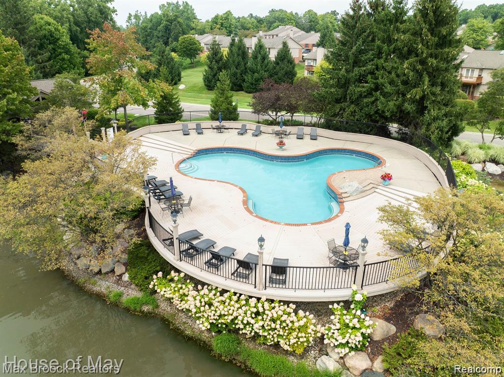 7352 MEADOWRIDGE Circle, West Bloomfield, MI — Photo 5