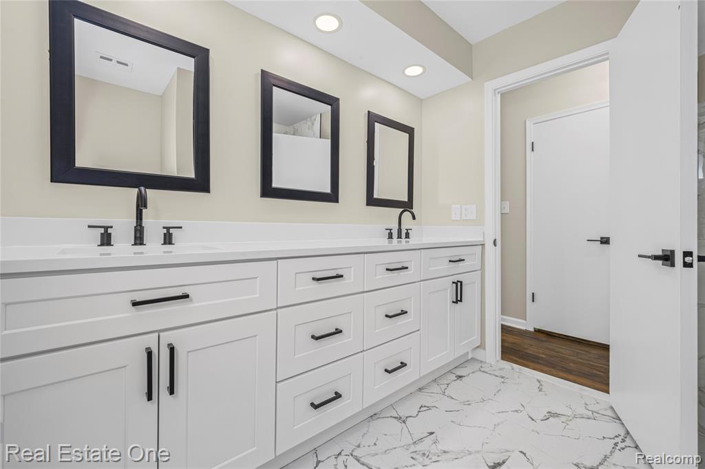 32363 Olde Franklin Drive, Farmington, MI, 48334