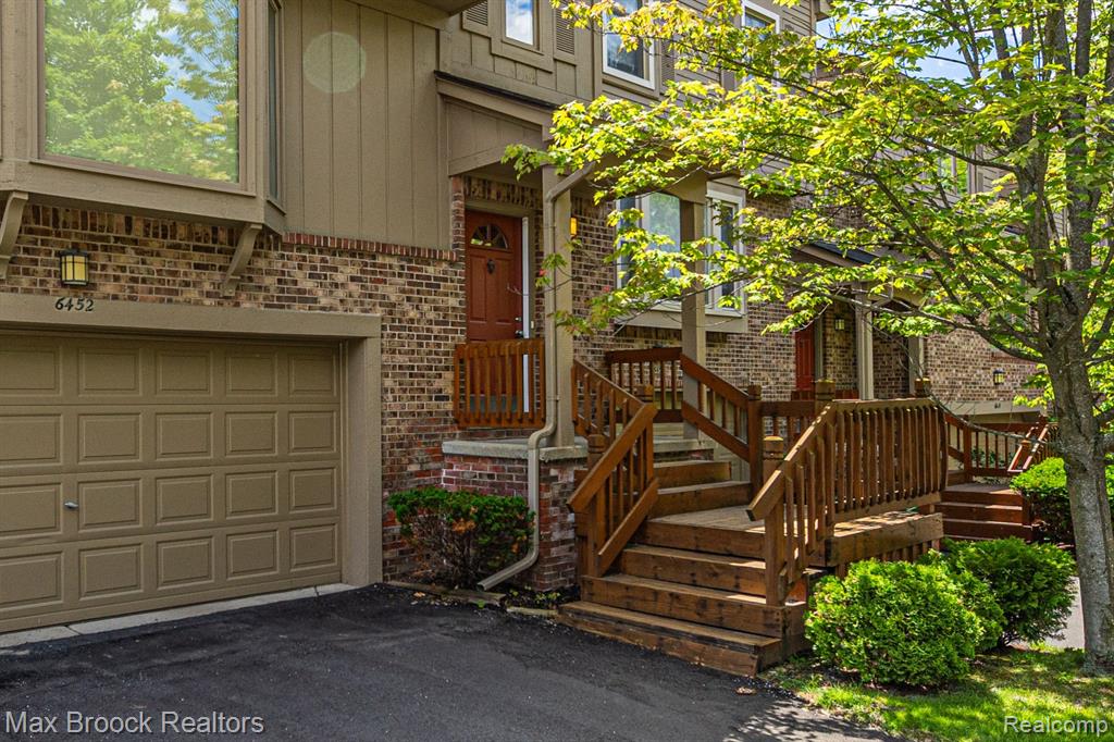 6452 Aspen Ridge Boulevard, West Bloomfield, MI — Photo 2