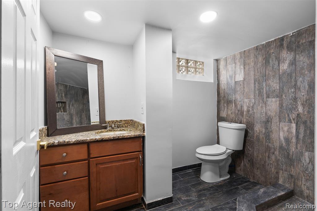 24300 Seneca Street, Oak Park, MI 48237 — Photo 34
