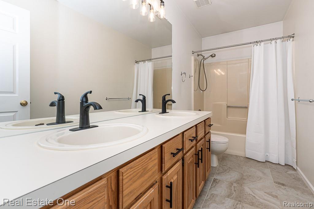 619 Whitney Drive, Rochester Hills, MI 48307 — Photo 38