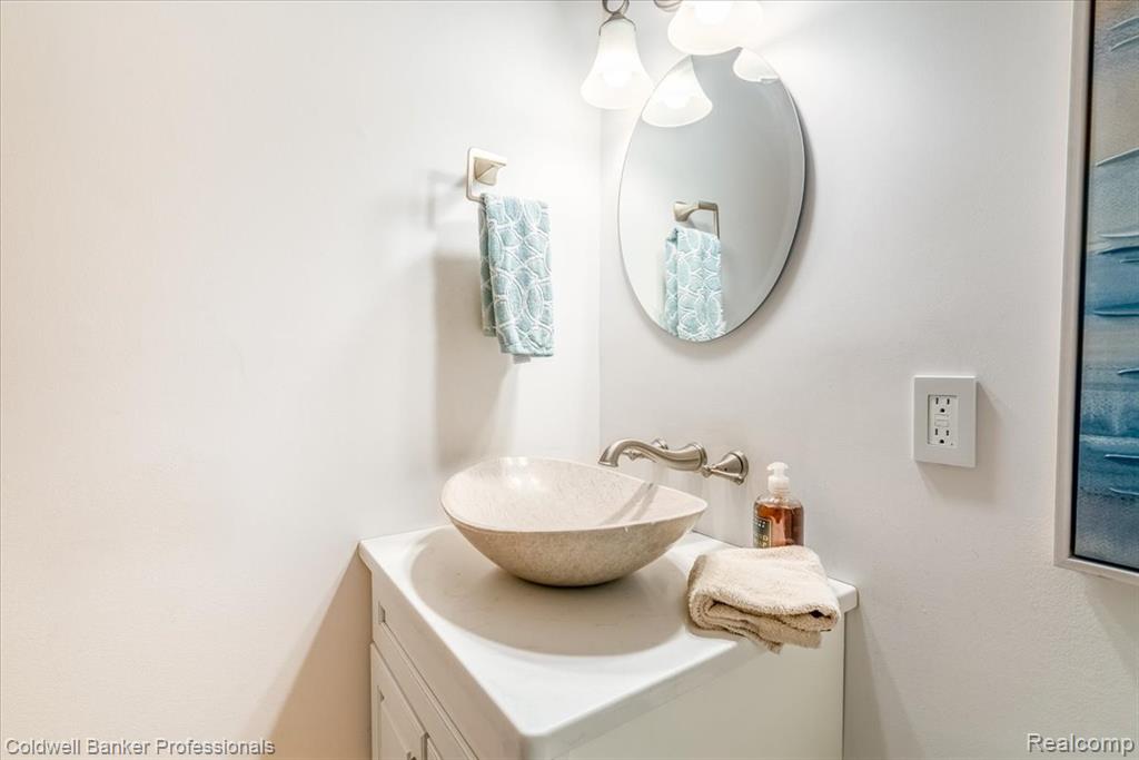 2648 Antietam Drive, Ann Arbor, MI 48105 — Photo 23