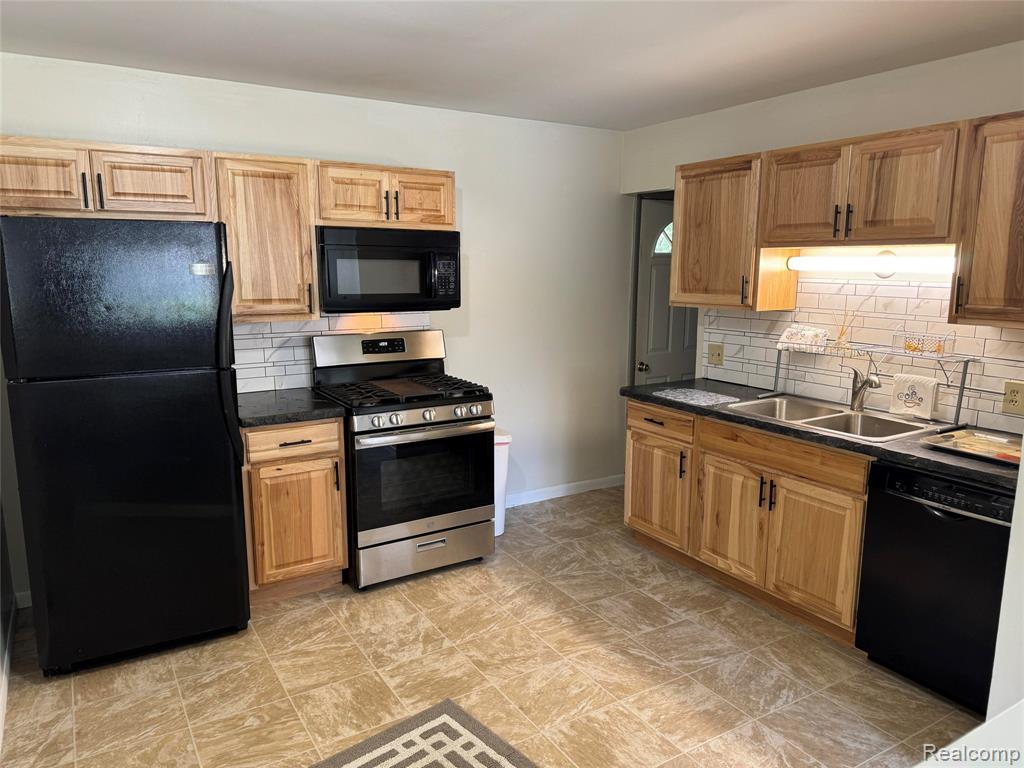 677 Amy Avenue, Traverse City, MI 49686 — Photo 2