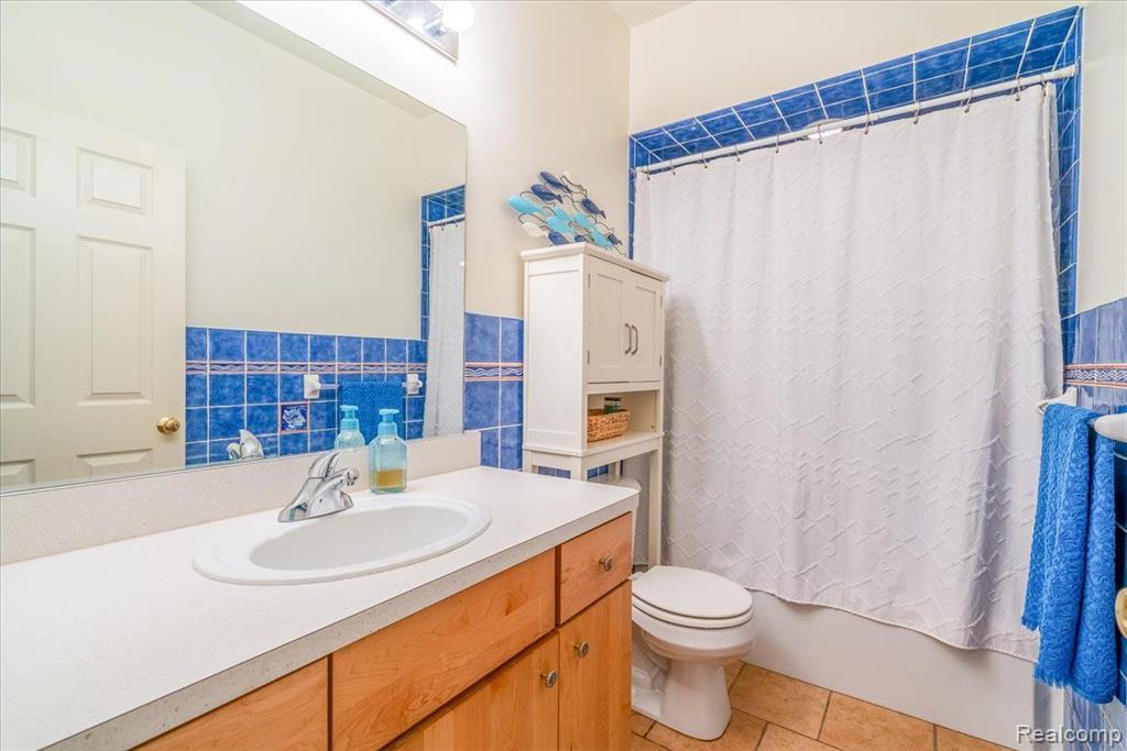 47037 MARINA Drive, Belleville, MI 48111 — Photo 17