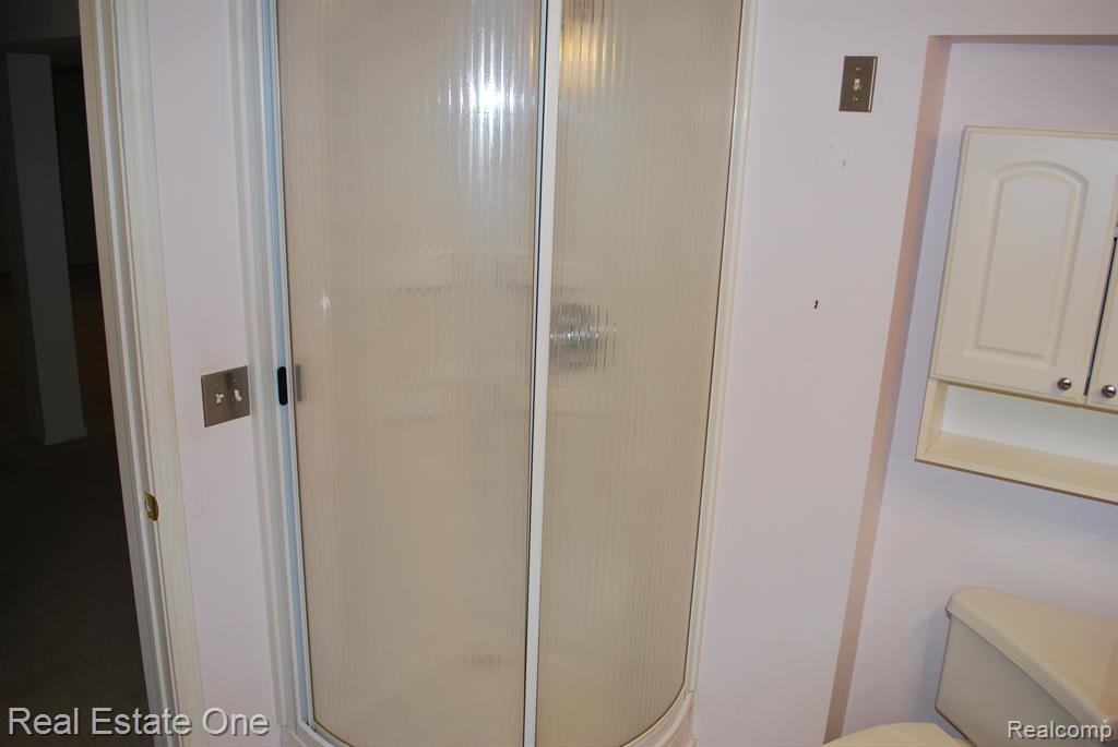 697 RAVENCREST Lane, 5, Westland, MI — Photo 34