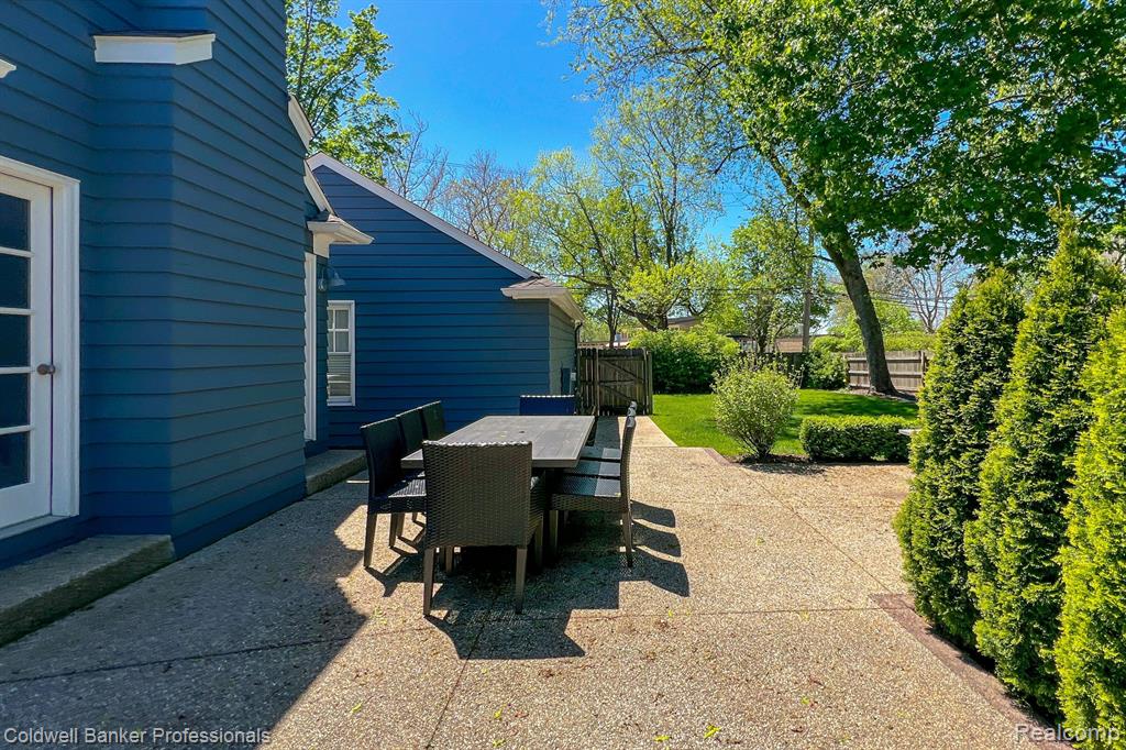 596 S GLENHURST Drive, Birmingham, MI 48009 — Photo 28