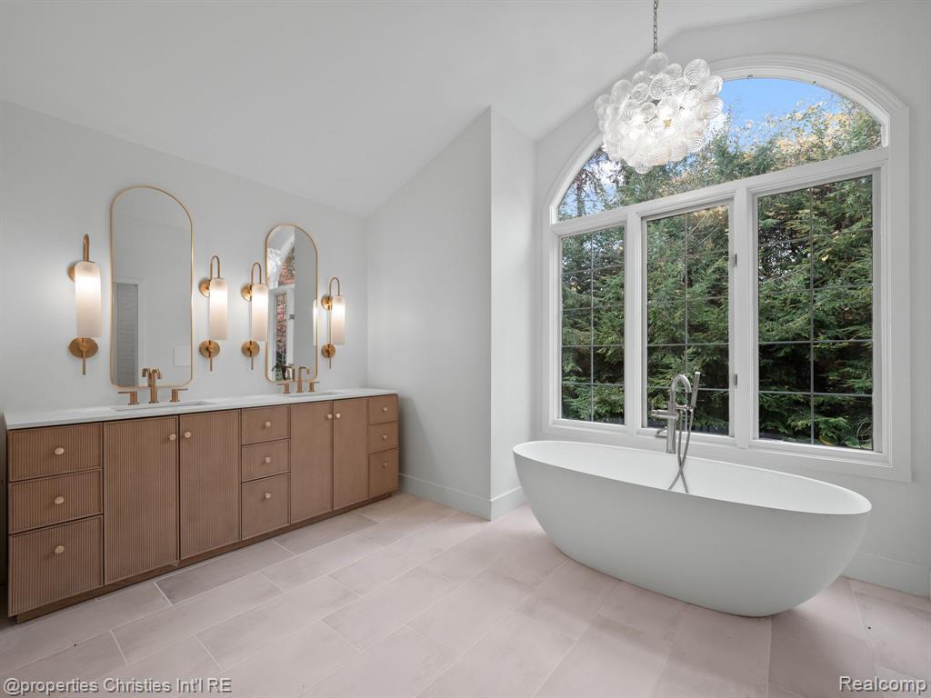 2459 HICKORY GLEN Drive, Bloomfield Hills, MI 48304 — Photo 24