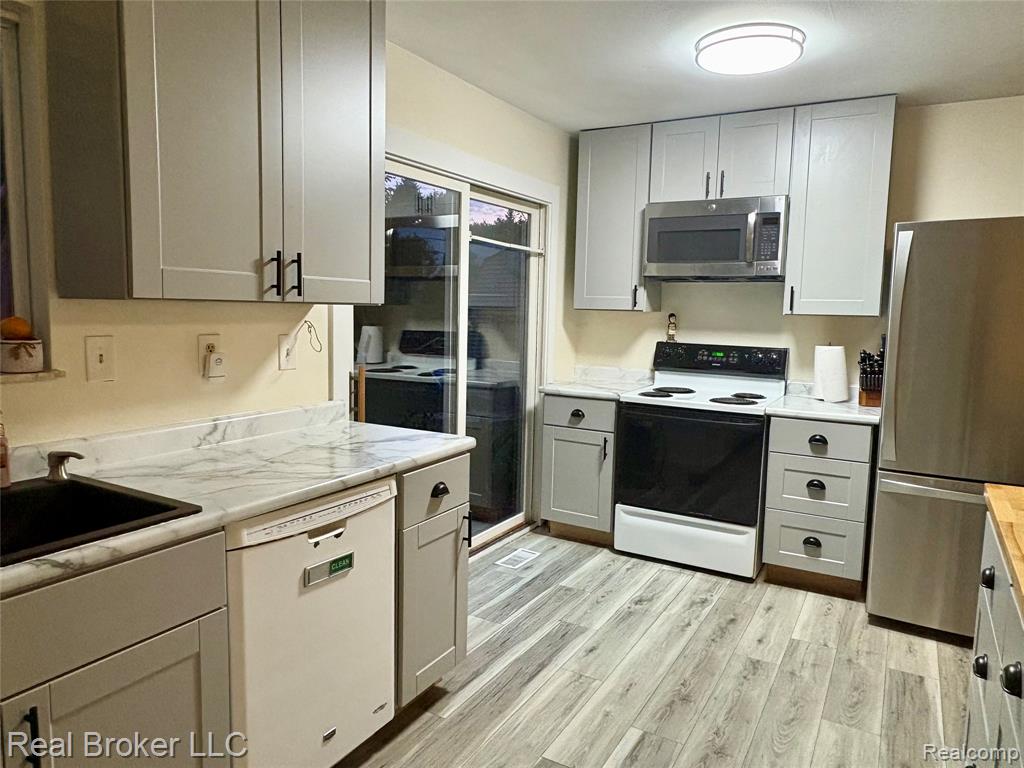 3725 Bronson Lake Road, Lapeer, MI 48446 — Photo 8
