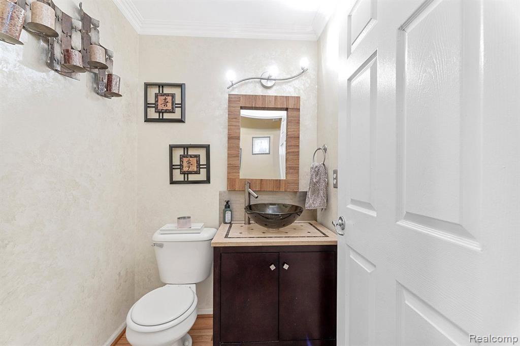 13517 MILTON Drive, Belleville, MI 48111 — Photo 17