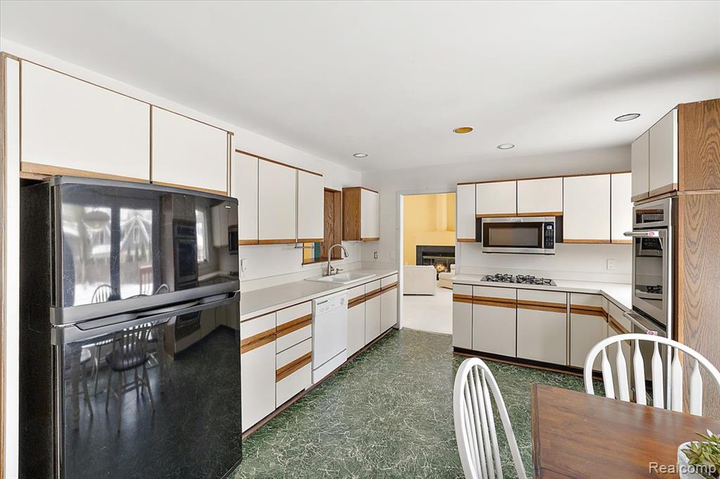 757 Woodlea Court, Birmingham, MI 48009 — Photo 9