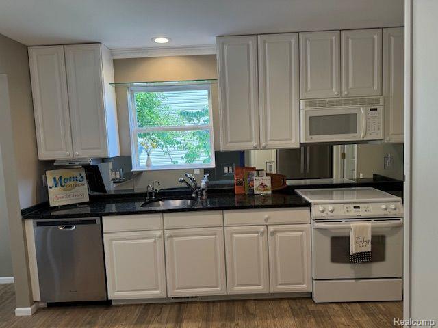 695 Woodhaven Drive, 64, Commerce Twp, MI 48390 — Photo 10