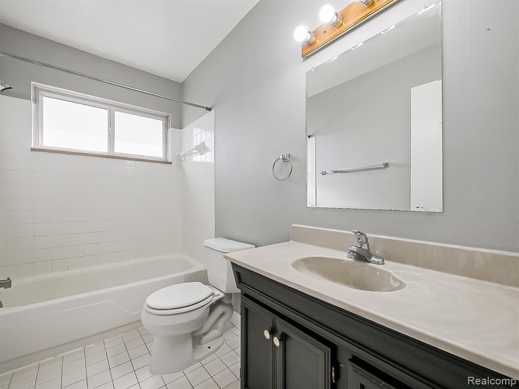 121 E Van Riper Road, Fowlerville, MI 48836 — Photo 16