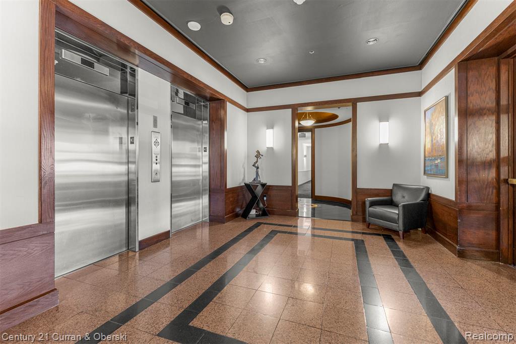 250 E Harbortown Drive, 708, Detroit, MI 48207 — Photo 33