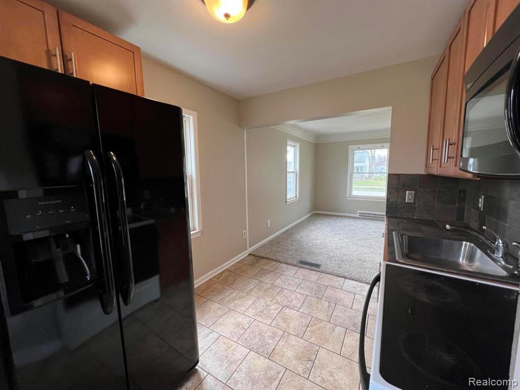 6615 Buckingham Avenue, Allen Park, MI 48101 — Photo 6