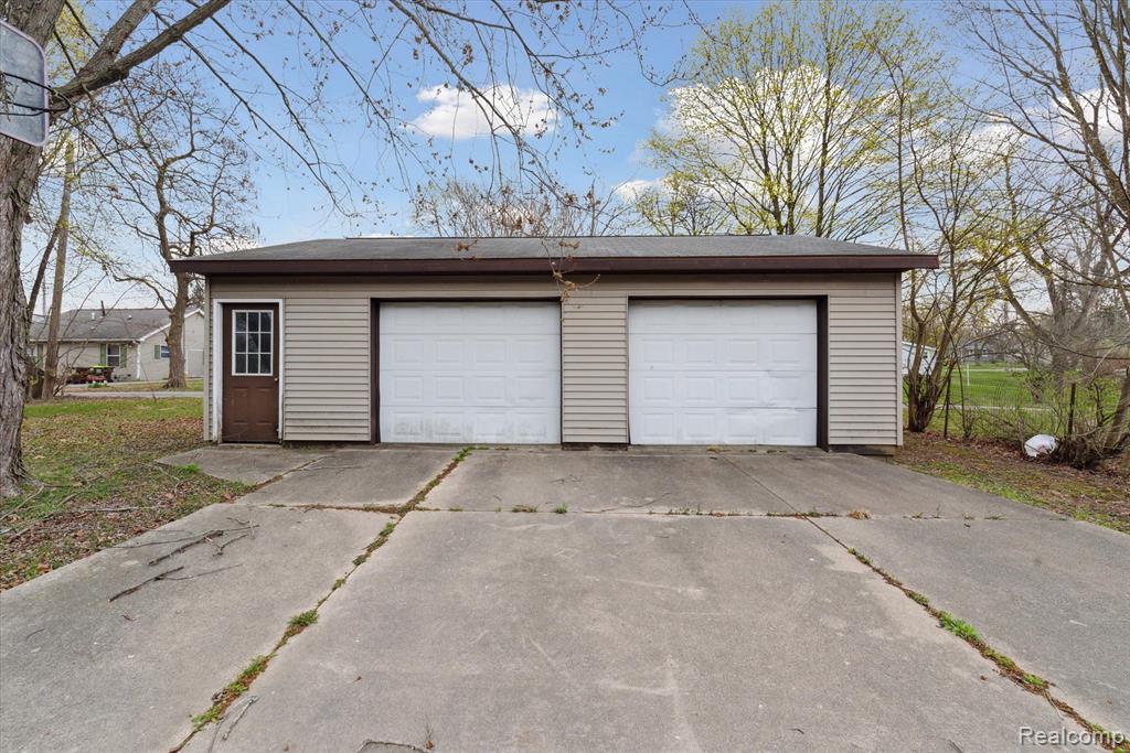 811 HOWELL Avenue, Adrian, MI 49221 — Photo 39