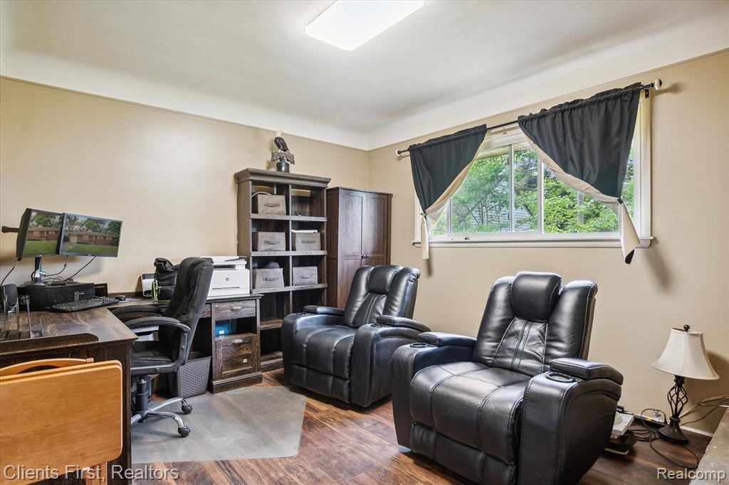 9243 HIX Road, Livonia, MI 48150 — Photo 14