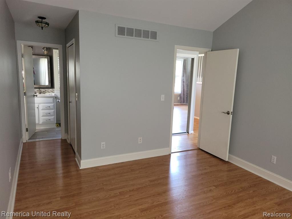 971 RIKKI ANN, Wixom, MI 48393 — Photo 13