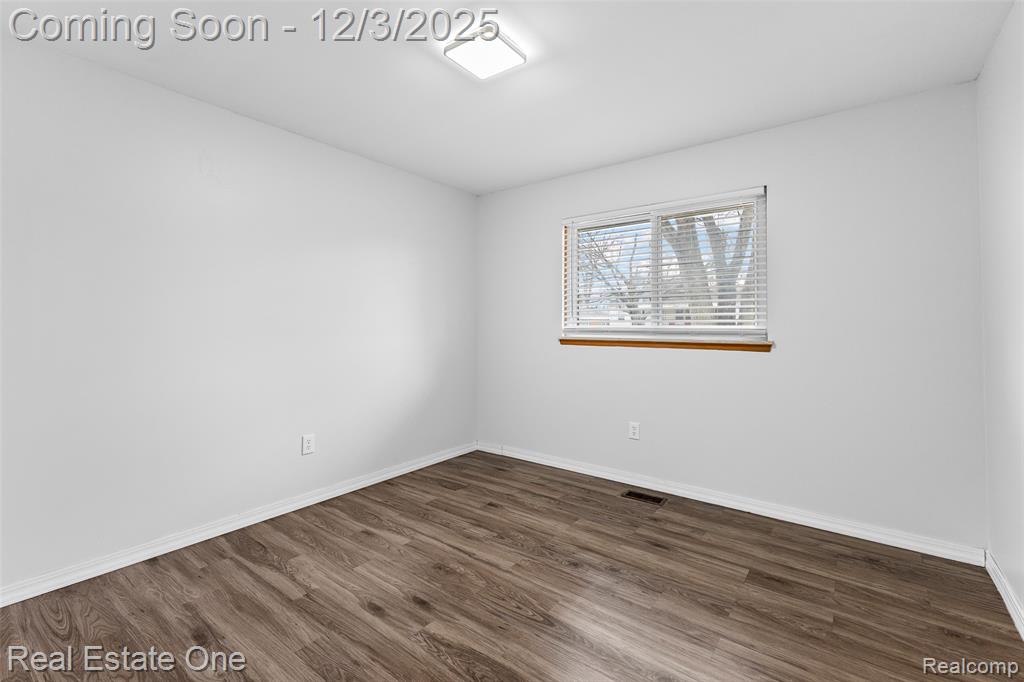 8456 Robindale Avenue, Dearborn Heights, MI 48127 — Photo 22