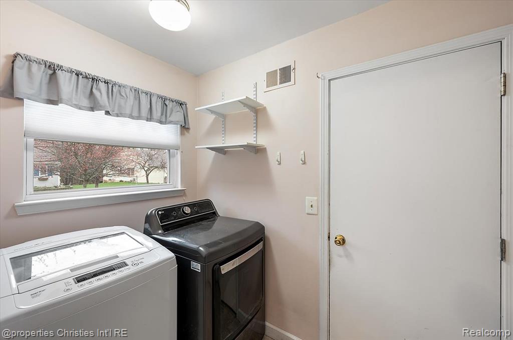 955 Rikki Ann, Wixom, MI 48393 — Photo 26