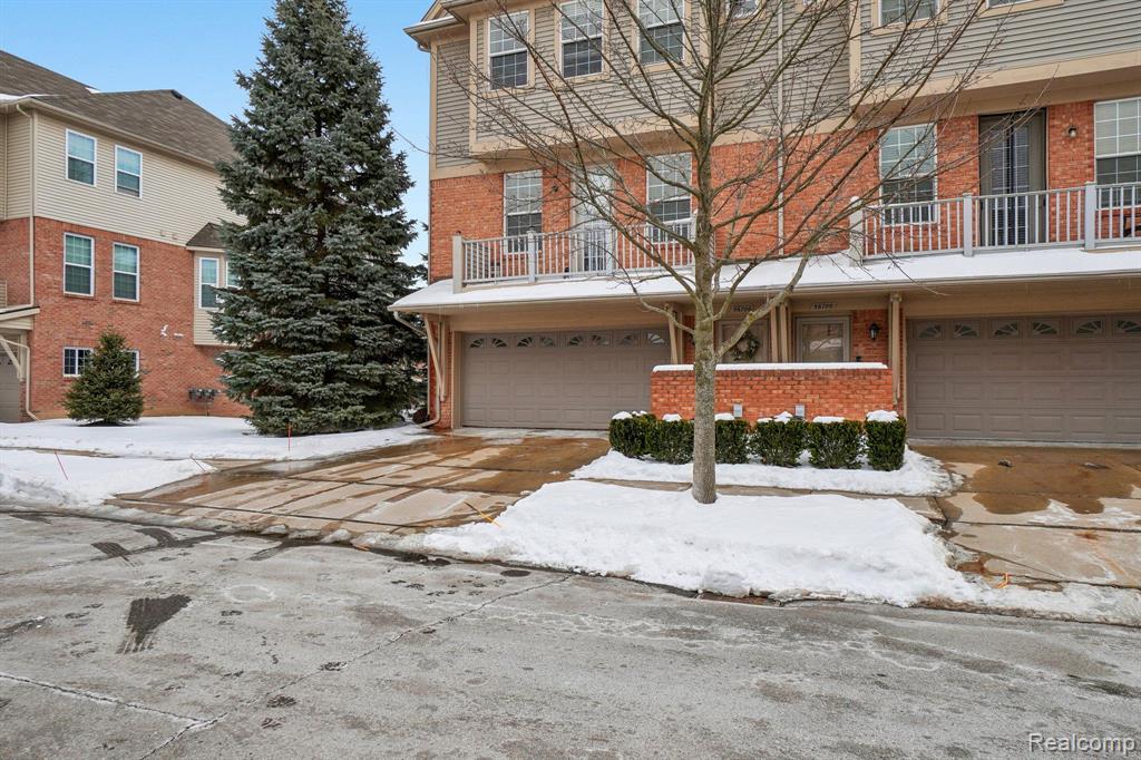 56706 LONGHORN Drive, Shelby Twp, MI 48316 — Photo 2
