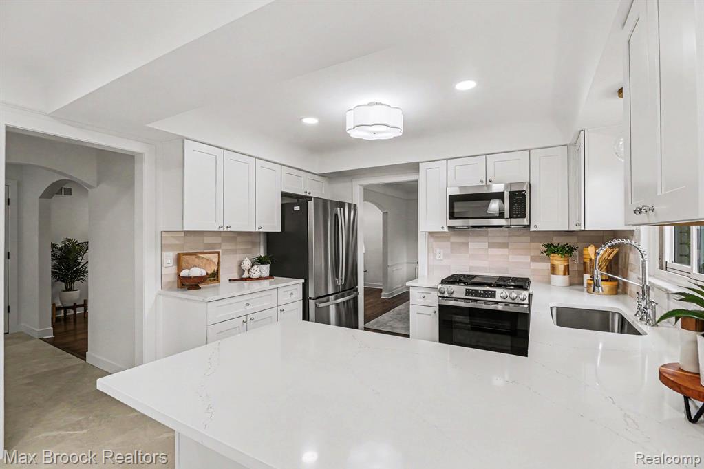 2808 Donegal Drive, Troy, MI 48098 — Photo 15