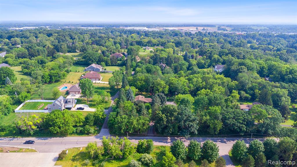 54655 PONTIAC Trail, Milford, MI 48381 — Photo 53